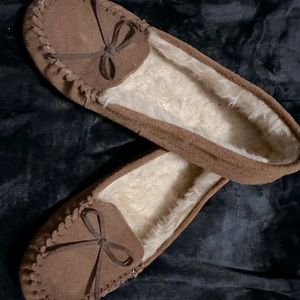 Moccasins Style shoes size 7 tan/brown